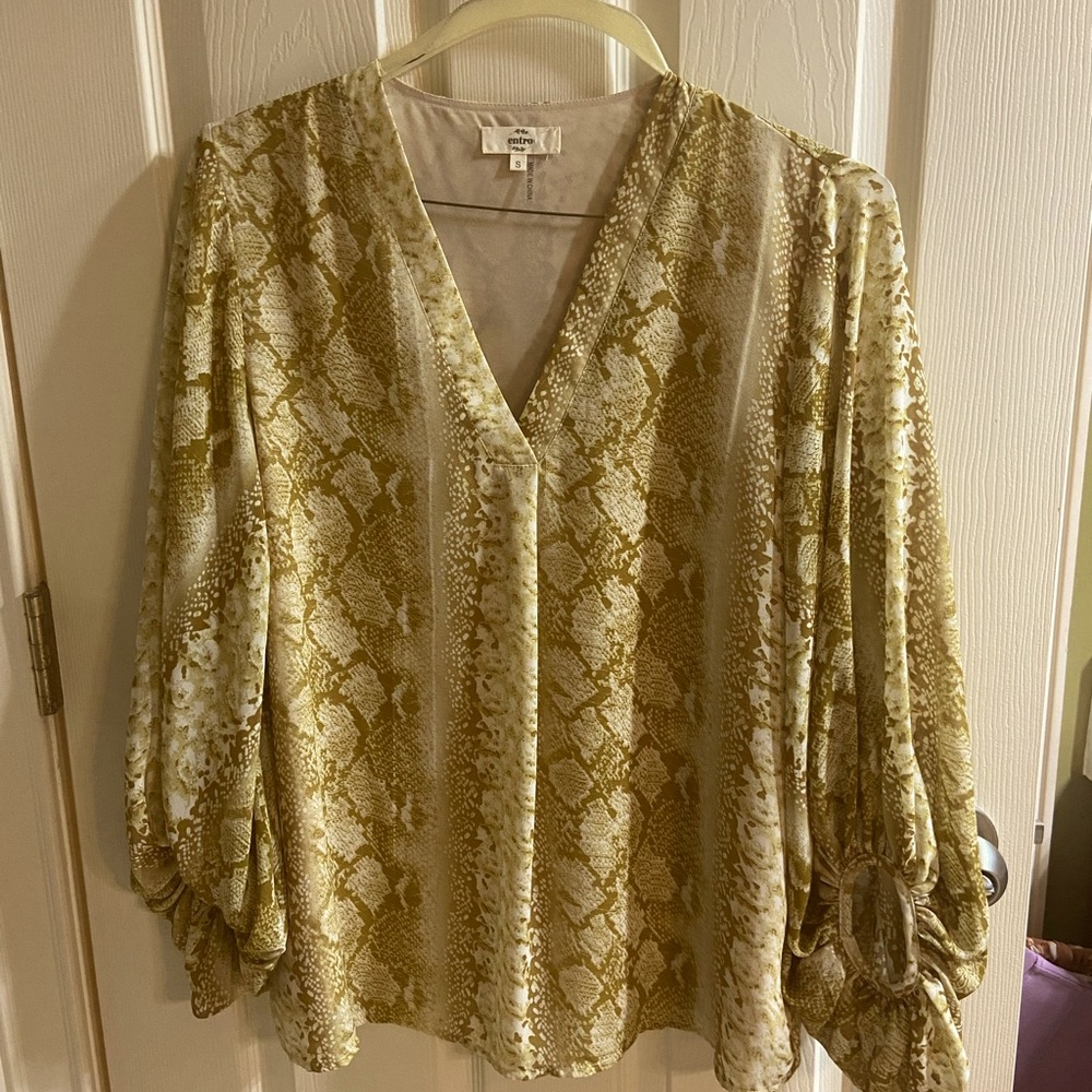 Women’s VNeck Blouse